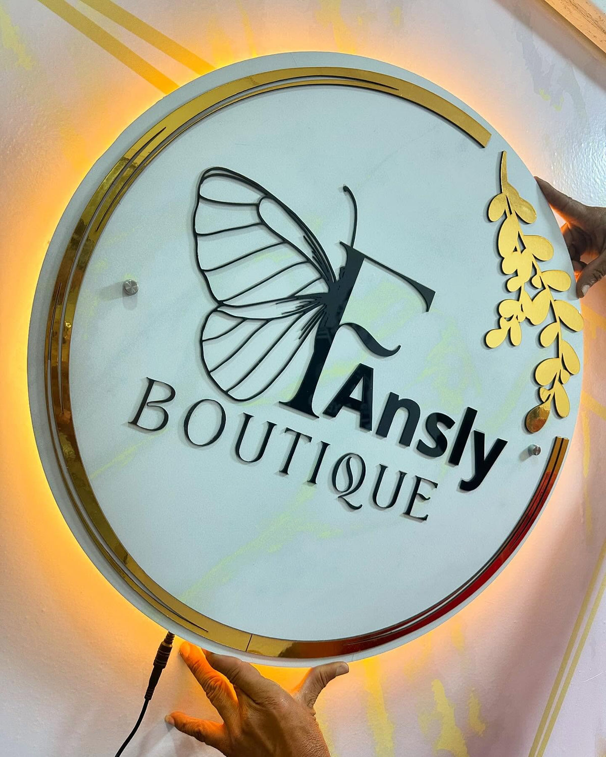 Logos con luces en mdf