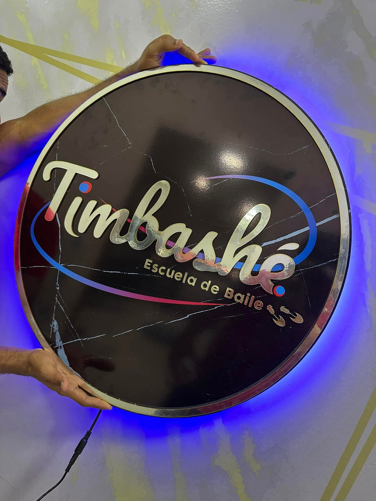 Logos con luces en mdf