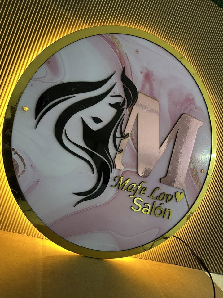 Logos con luces en mdf